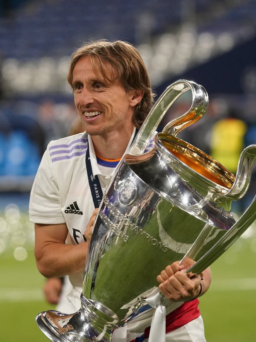 详解棒球规则中的非正常球场因素导致的垒位补偿判罚细节