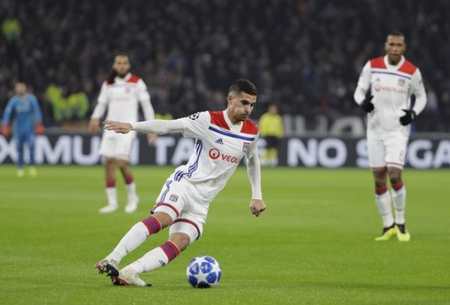 暗示续约还是离队？刘洋晒与瓦科互换球衣照片