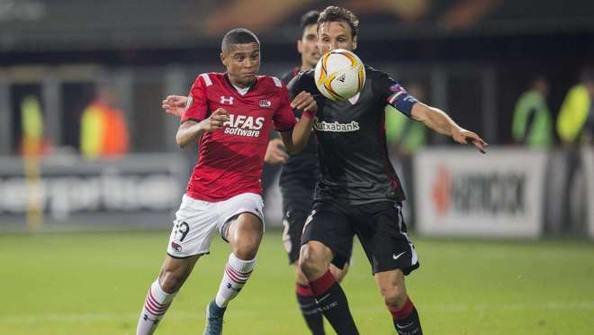 技惊四座，麦克托米奈开场3分钟为苏格兰打入一粒精彩的倒钩